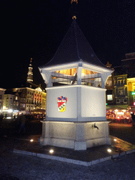 The Puthuis structure and the City Hall at the Markt square, by night