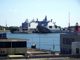 Large ships in the Nieuwe Haven harbour, viewed from the deck on the fourth floor of the ferry to Texel