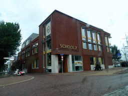The School 7 public library at the Zuidstraat street, viewed from the car