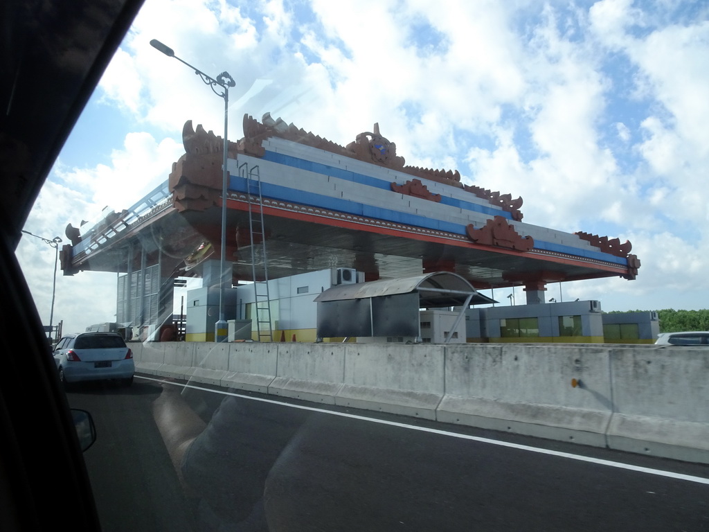 Toll gate at the northern end of the Bali Mandara Toll Road, viewed from the taxi from Nusa Dua to Gianyar