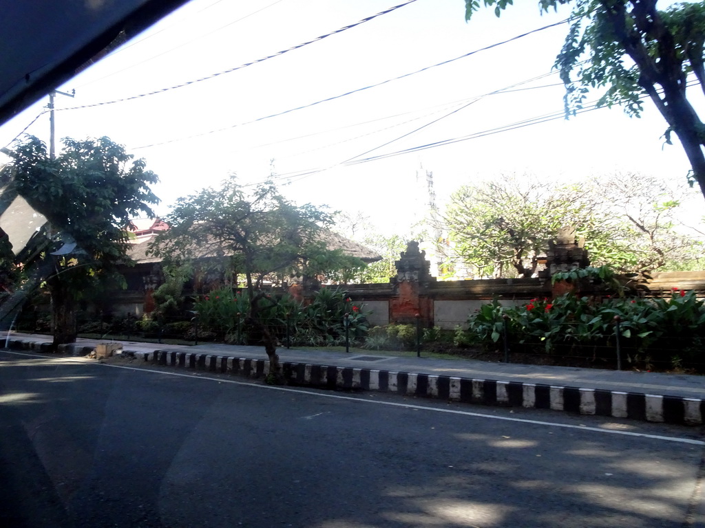 Wall at the Jalan Hayam Wuruk street, viewed from the taxi from Nusa Dua to Gianyar
