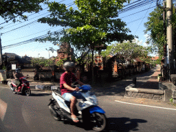 The Pura Dangka temple at the Jalan Hayam Wuruk street, viewed from the taxi from Nusa Dua to Gianyar