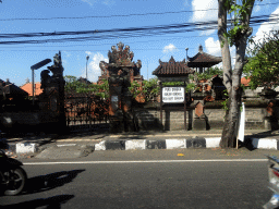 The Pura Dangka temple at the Jalan Hayam Wuruk street, viewed from the taxi from Nusa Dua to Gianyar