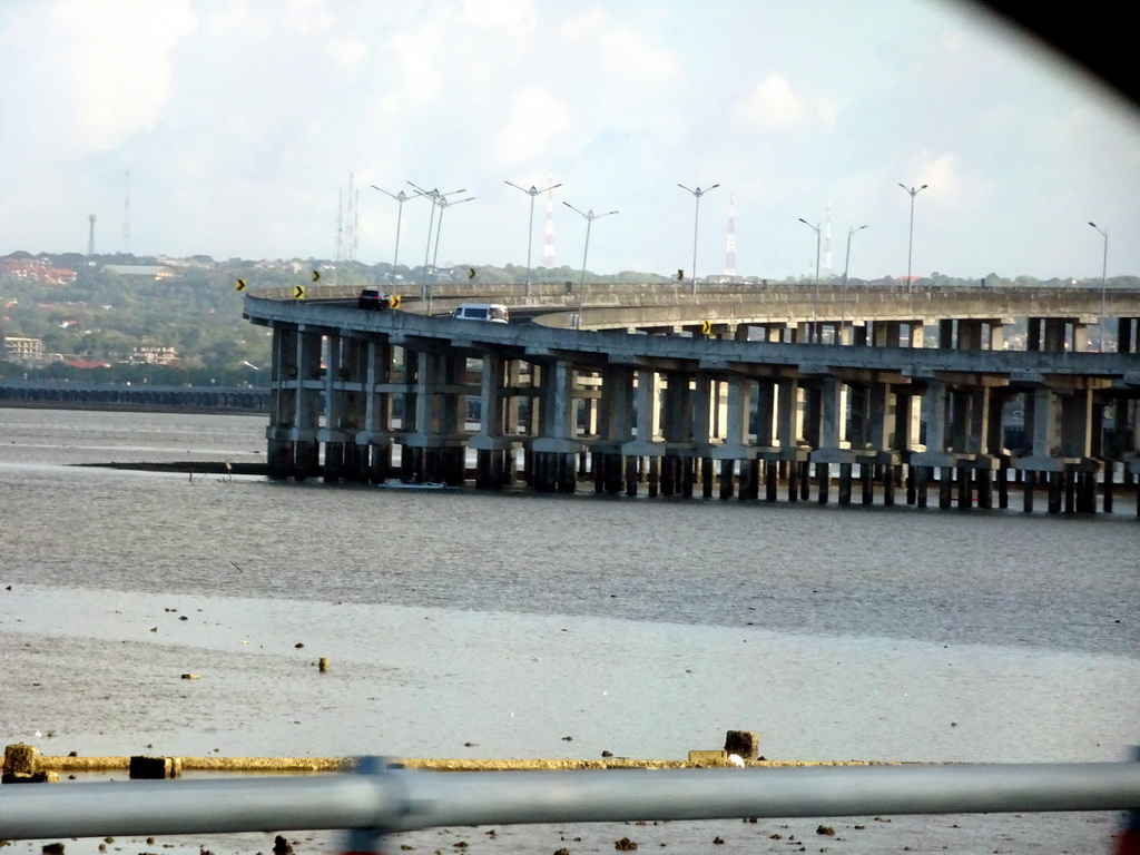 Turn in the Bali Mandara Toll Road, viewed from the taxi from Gianyar to Nusa Dua