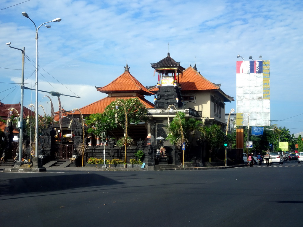 The Br. Pesanggaran community center at the crossing of the Jalan By Pass Ngurah Rai and the Jalan Diponegoro streets, viewed from the taxi
