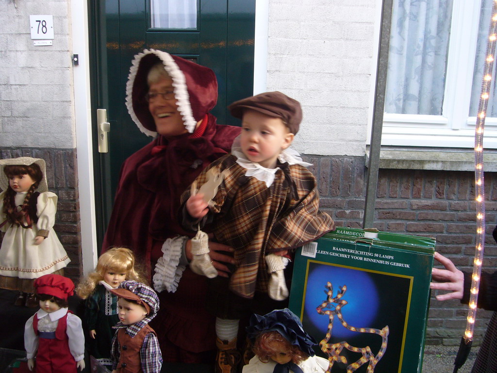 Actors in Victorian clothing at the Walstraat street, during the Dickens Festival