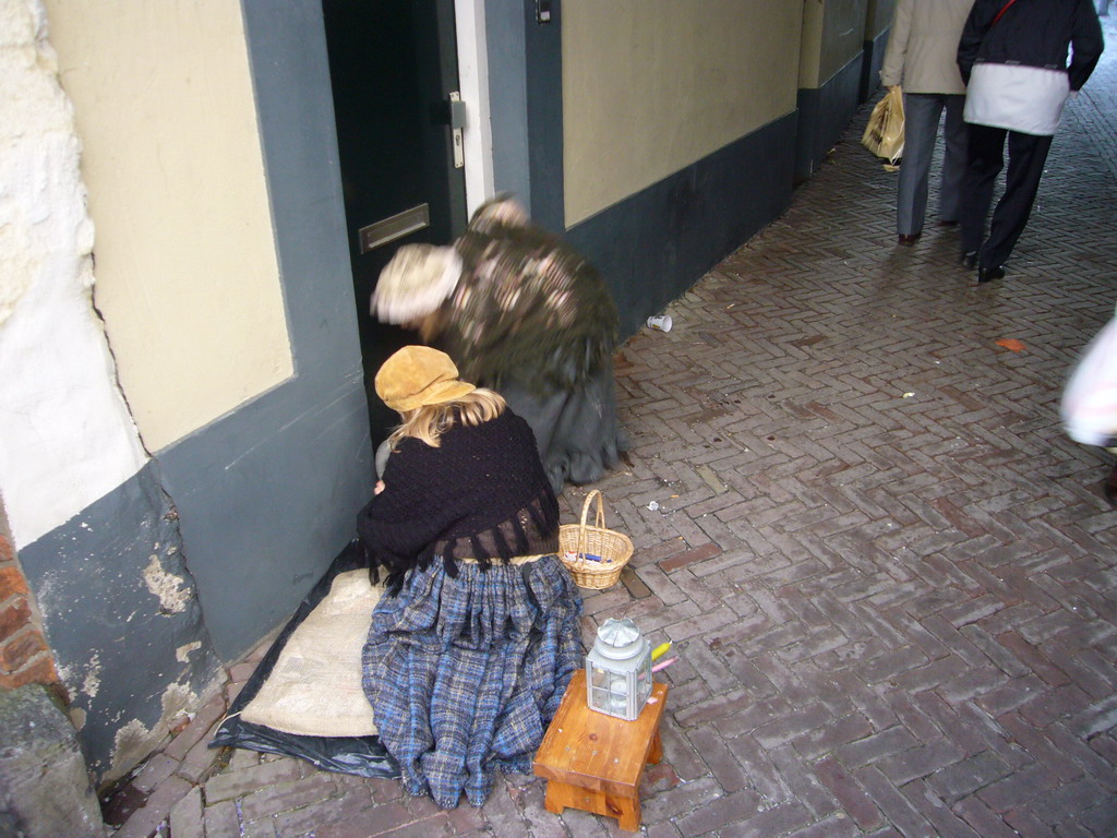 Children actors in Victorian clothing at the Prinsenplaats square, during the Dickens Festival