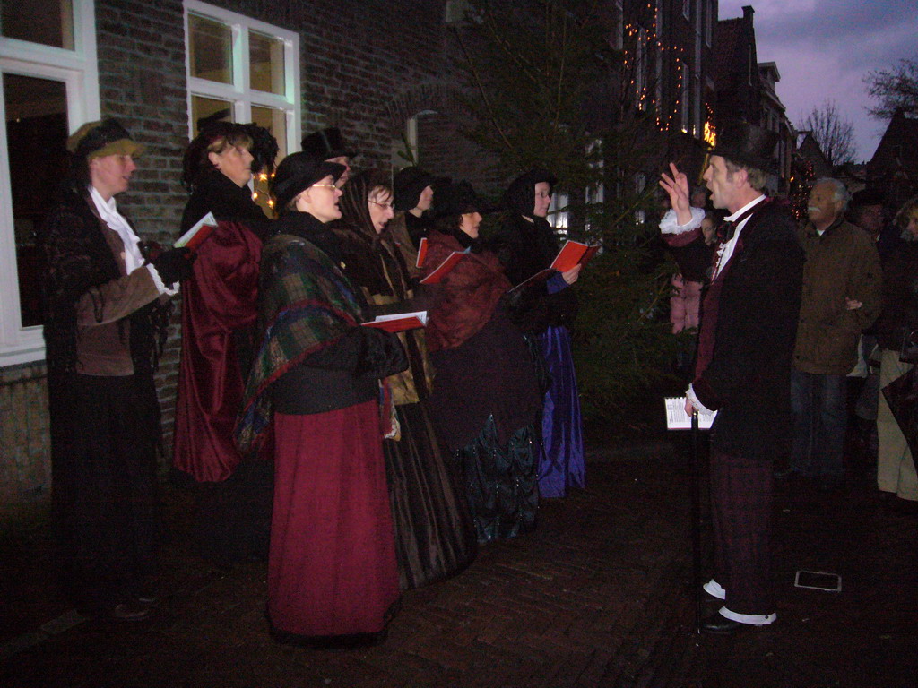 Actor in Victorian clothing at the Walstraat street, during the Dickens Festival, at sunset