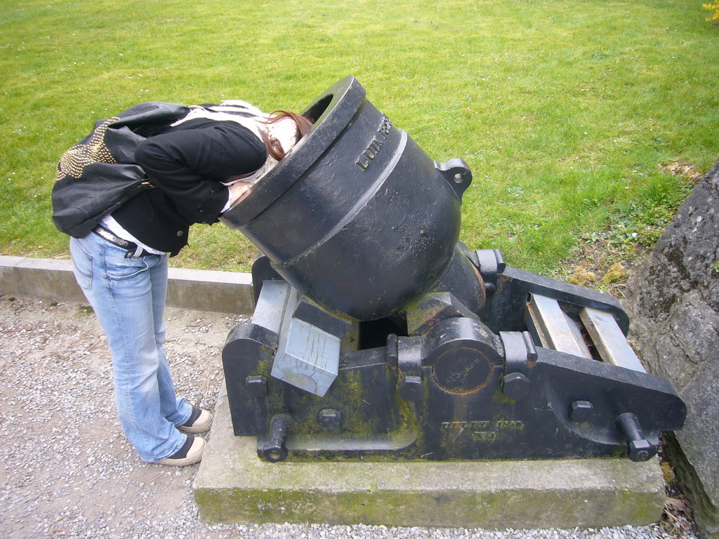 Miaomiao with a cannon at the Citadel of Dinant