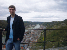 Tim at the Citadel of Dinant, with a view on the city center with a sluice at the Meuse river