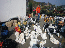 Statuettes at the flower market at the Avenue Winston Churchill