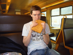 Tim with a saxophone cook from Patisserie Jacobs in the train to Namur