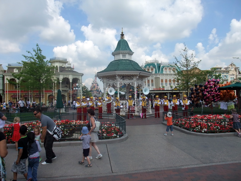 Musicians at the Town Square of Disneyland Park