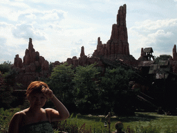 Miaomiao and Big Thunder Mountain, at Frontierland of Disneyland Park