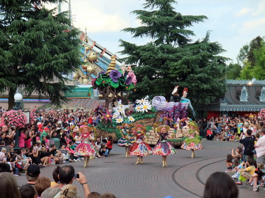 Ariel and Prince Eric in Disney`s Once Upon a Dream Parade, at Disneyland Park