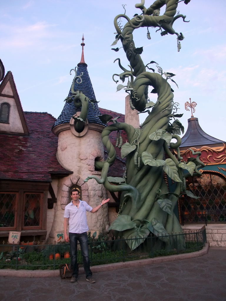 Tim at the Beanstalk of Sir Mickey`s Boutique, at Fantasyland of Disneyland Park