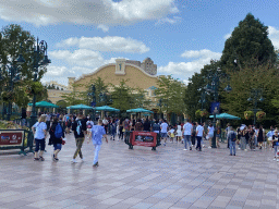 Front of the Studio 1 building at Walt Disney Studios Park, viewed from the Esplanade François Truffaut street