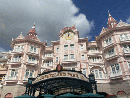 Facade of the Disneyland Hotel at Disneyland Park