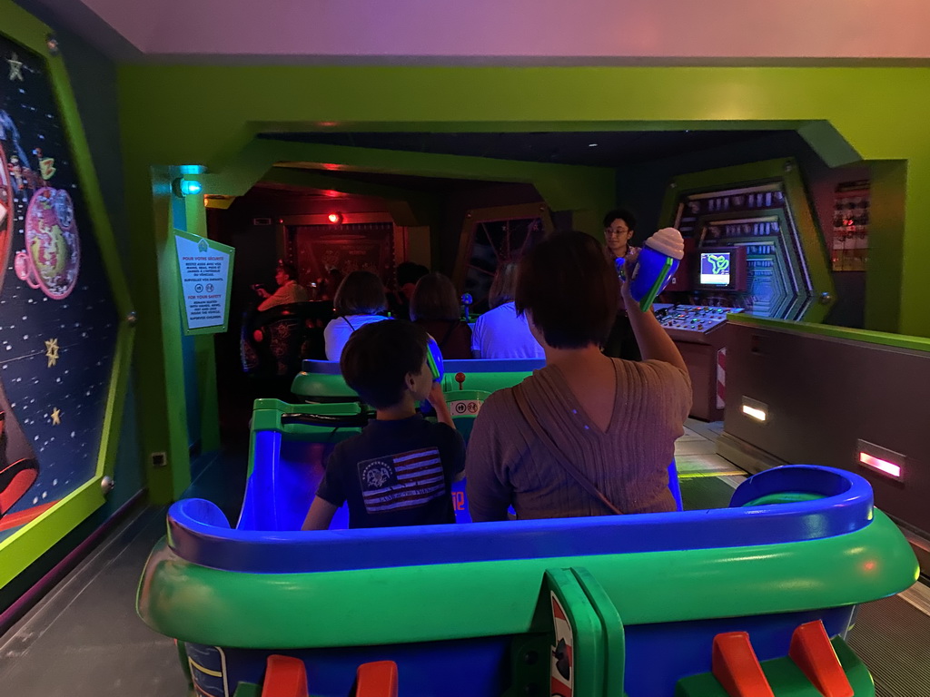 Miaomiao and Max at the Buzz Lightyear Laser Blast attraction at Discoveryland at Disneyland Park