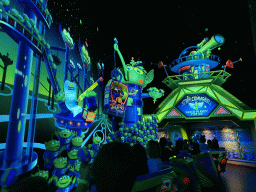 Miaomiao and Max with statues of Little Green Men and Evil Emperor Zurg at the Buzz Lightyear Laser Blast attraction at Discoveryland at Disneyland Park