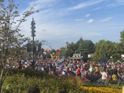 The Gardens of Wonder attraction and Central Plaza at Disneyland Park
