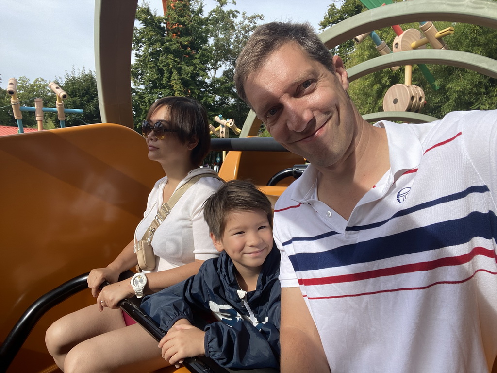 Tim, Miaomiao and Max at the Slinky Dog Zigzag Spin attraction at the Toy Story Playland at Walt Disney Studios Park
