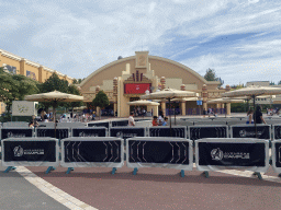 Queue for the Marvel Avengers Campus and the front of the Studio Theater at the Production Courtyard at Walt Disney Studios Park