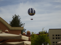 The PanoraMagique hot air balloon at the Lac Buena Vista lake, viewed from Walt Disney Studios Park