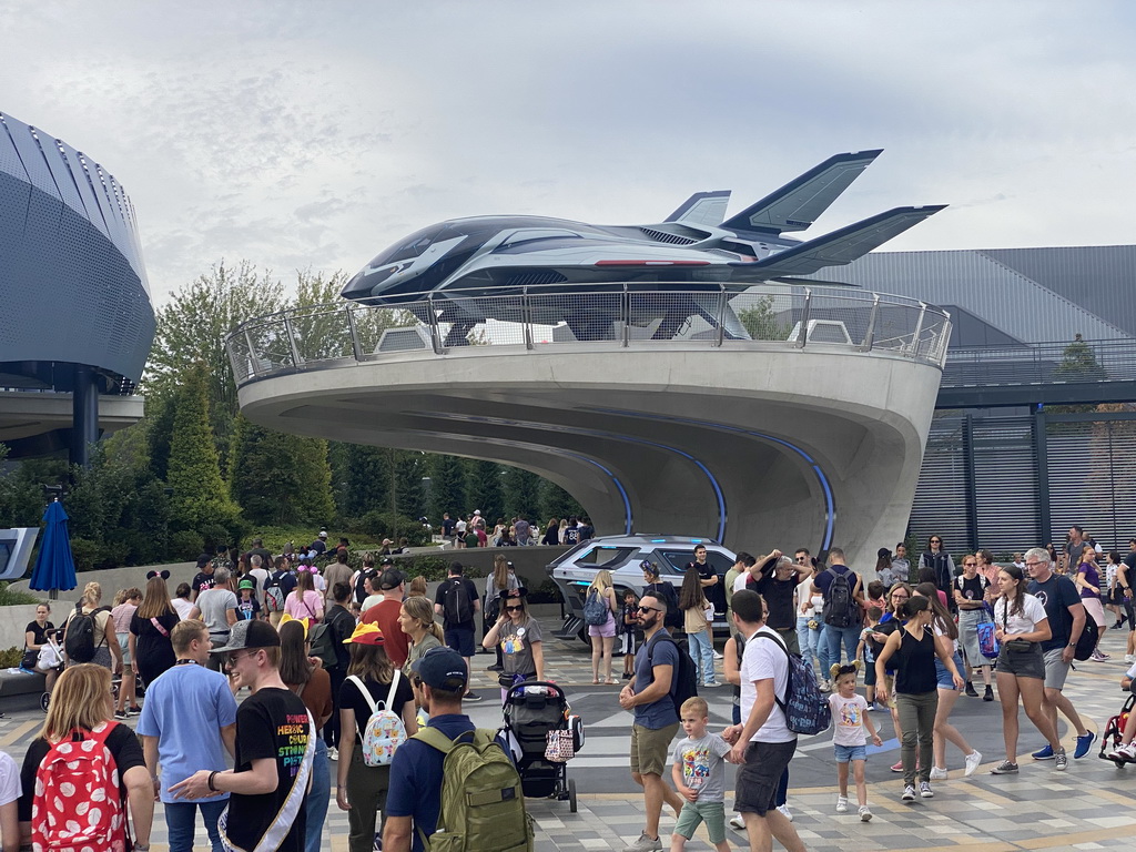 Airplane and car in front of the Hero Training Center at the Marvel Avengers Campus at Walt Disney Studios Park