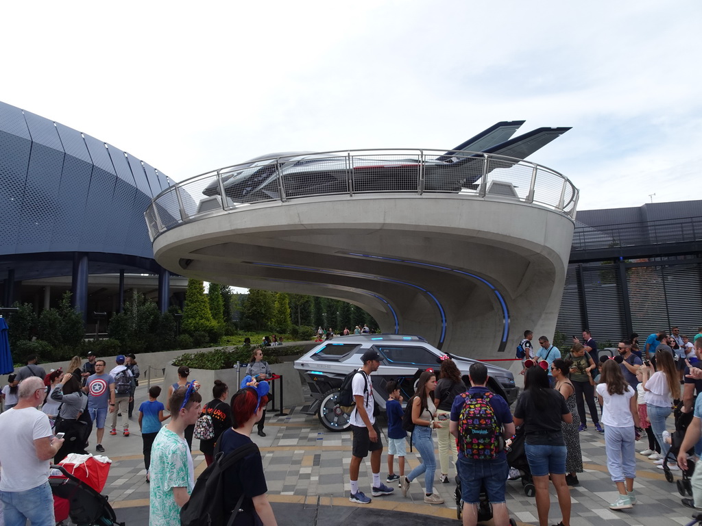 Airplane and car in front of the Hero Training Center at the Marvel Avengers Campus at Walt Disney Studios Park