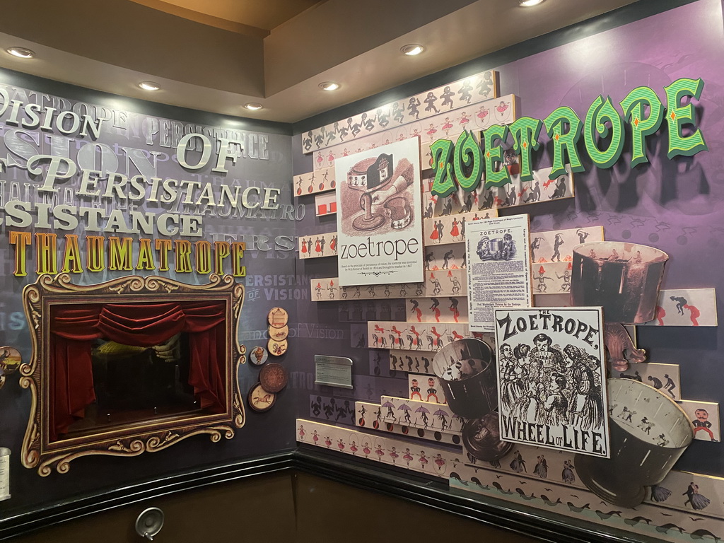 Information on the Thaumatrope and Zoetrope at the lobby of the Animation Celebration building at the Toon Studio at Walt Disney Studios Park