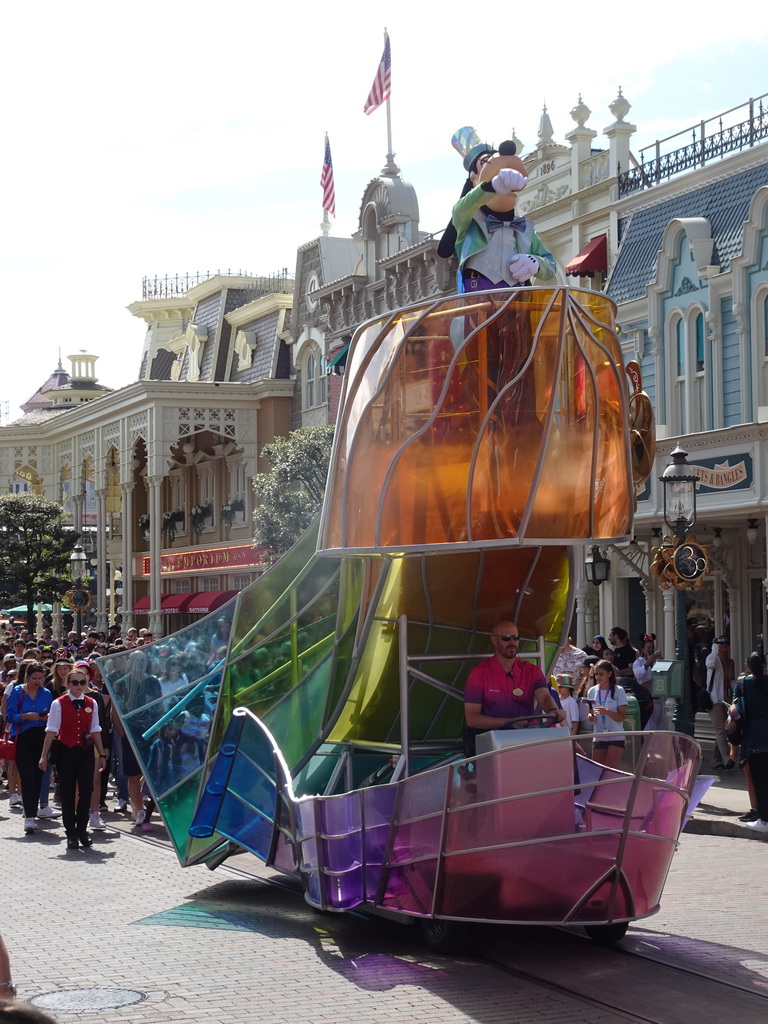 Goofy at the Disney Stars on Parade at Main Street U.S.A. at Disneyland Park