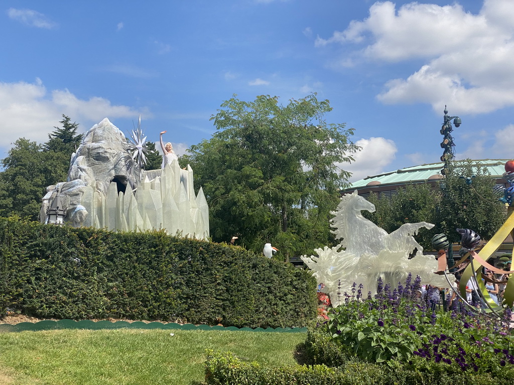 Elsa and Olaf on an ice sculpture at the World Princess Week Parade at Central Plaza at Disneyland Park