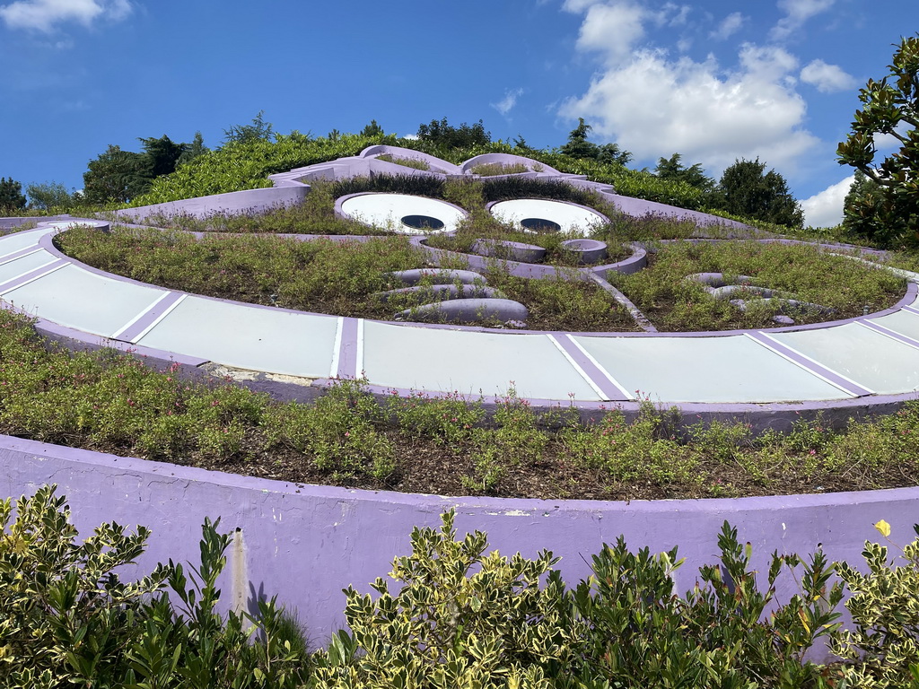 Piece of art of the Cheshire Cat at the Alice`s Curious Labyrinth attraction at Fantasyland at Disneyland Park