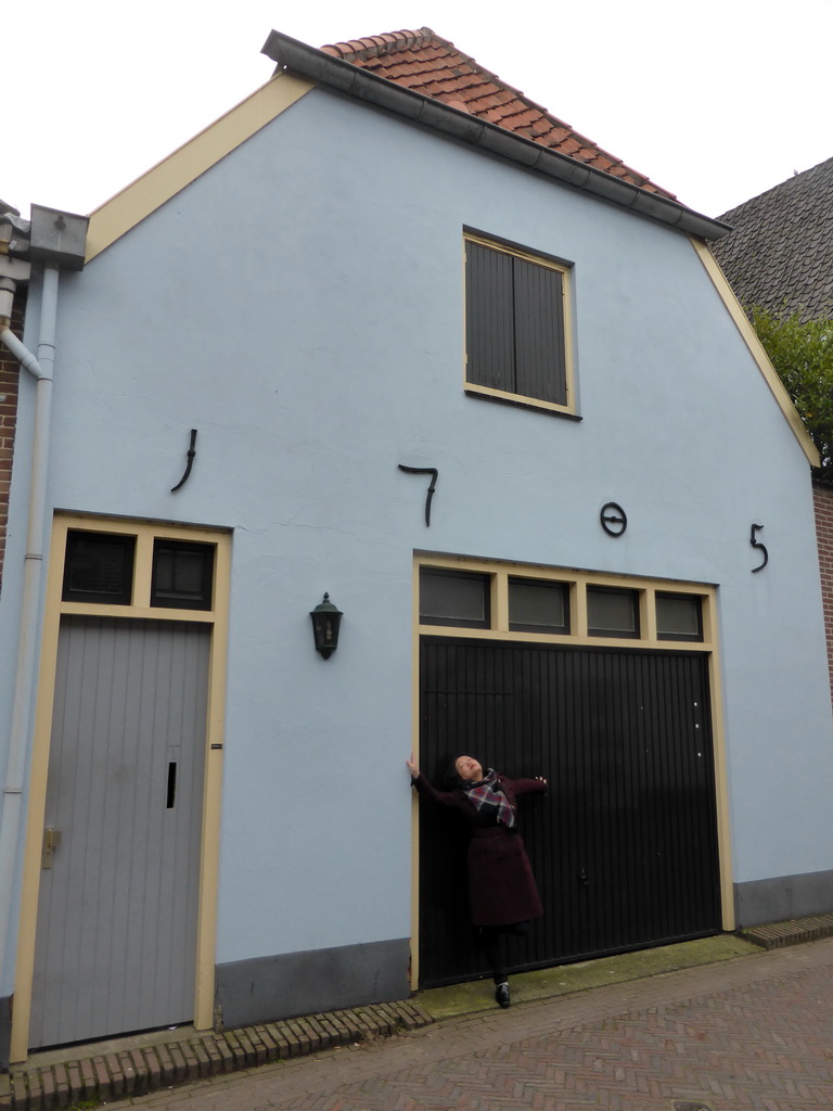 Miaomiao in front of a house at the Kosterstraat street