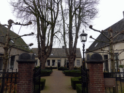 Gate to the Van Brakellhofje garden at the Veerpoortstraat street