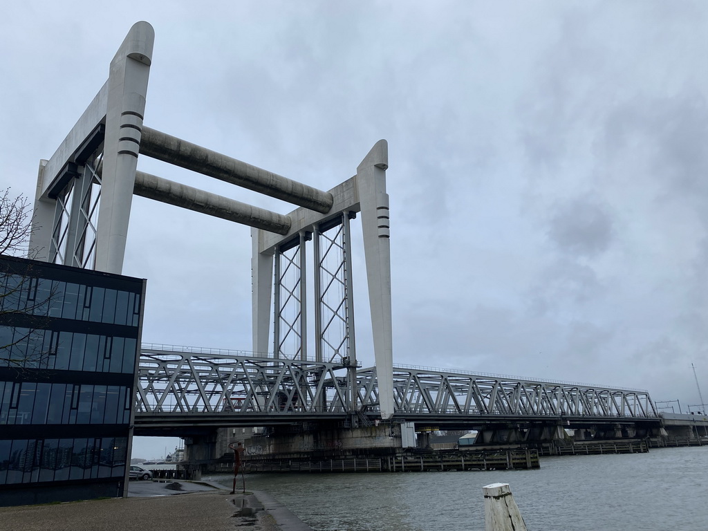 The `El Futuro` statue at the Draai street and the Dordrecht Railway Bridge and the Stadsbrug Zwijndrecht bridge over the Oude Maas river