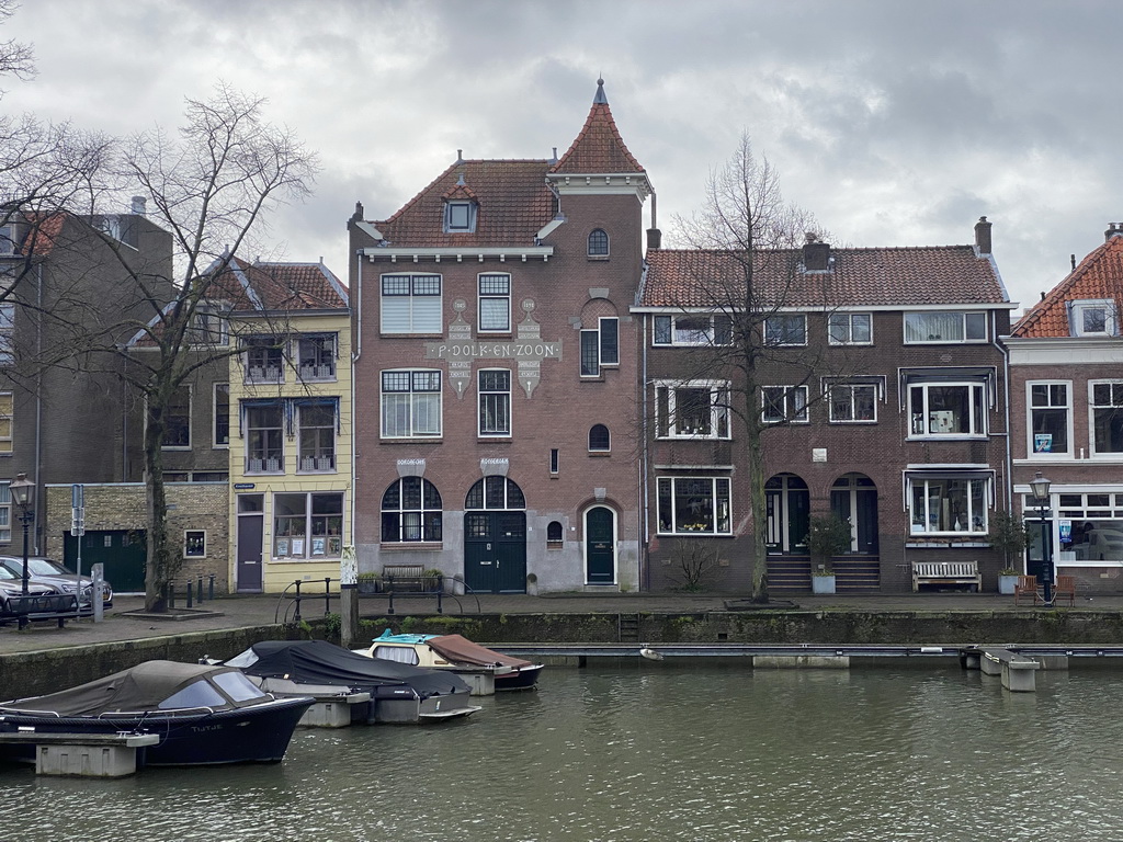 Boats at the Nieuwe Haven harbour and houses at the Knolhaven street, viewed from the Nieuwe Haven street