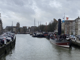 Boats at the Wolwevershaven harbour and the northeast side of the Church of Our Lady, viewed from the Damiatebrug bridge