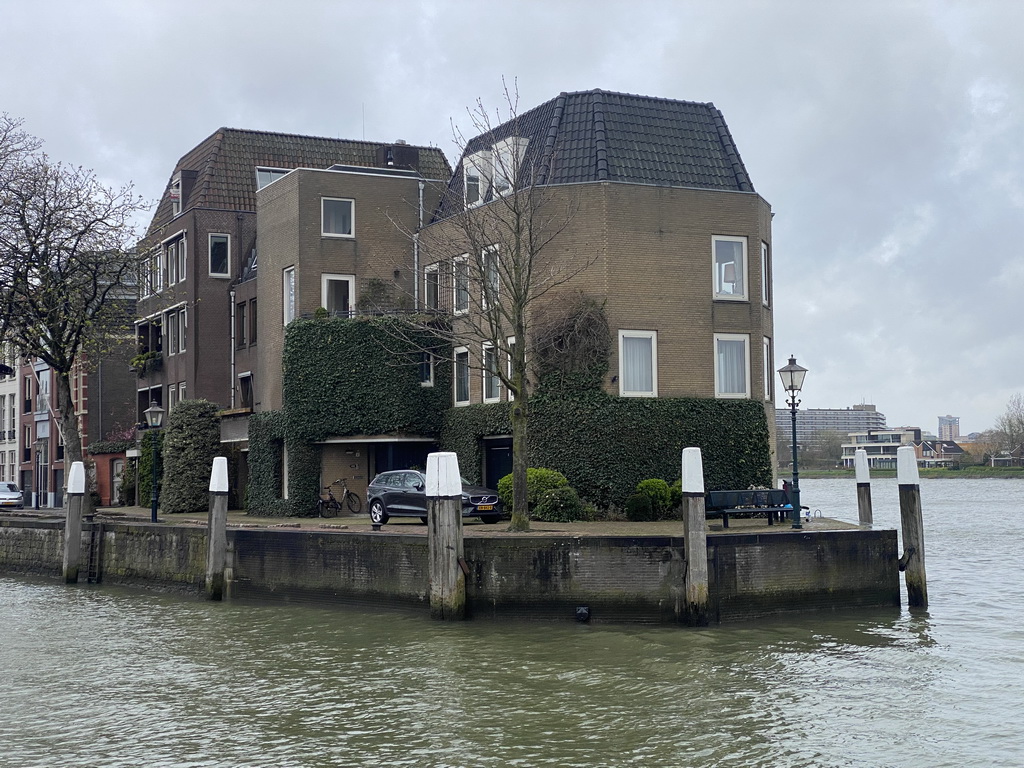 The Damiatebolwerk street and the Drierivierenpunt crossing of the Oude Maas, Noord and Beneden Merwede rivers, viewed from the Kuipershaven street