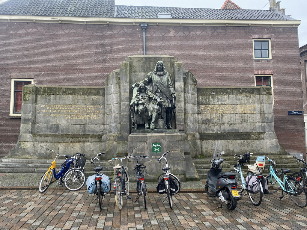 The Statue of the Brothers De Witt at the Visbrug street