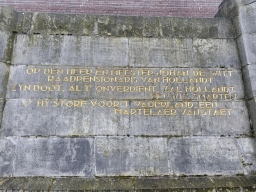 Text at the left side of the Statue of the Brothers De Witt at the Visbrug street
