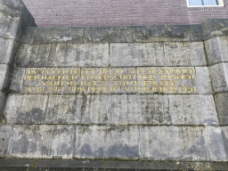 Text at the right side of the Statue of the Brothers De Witt at the Visbrug street