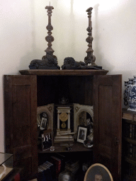 Cabinet in a hallway at the upper floor of Castle Sterkenburg