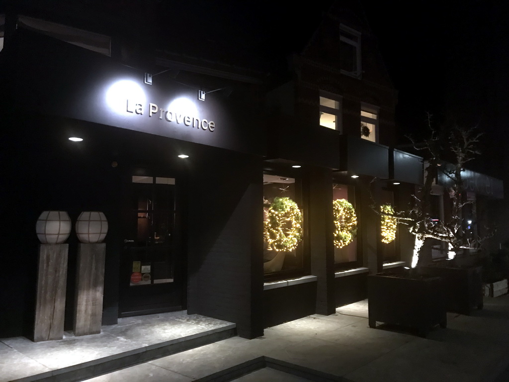 Front of the La Provence restaurant at the Hoofdstraat street, by night