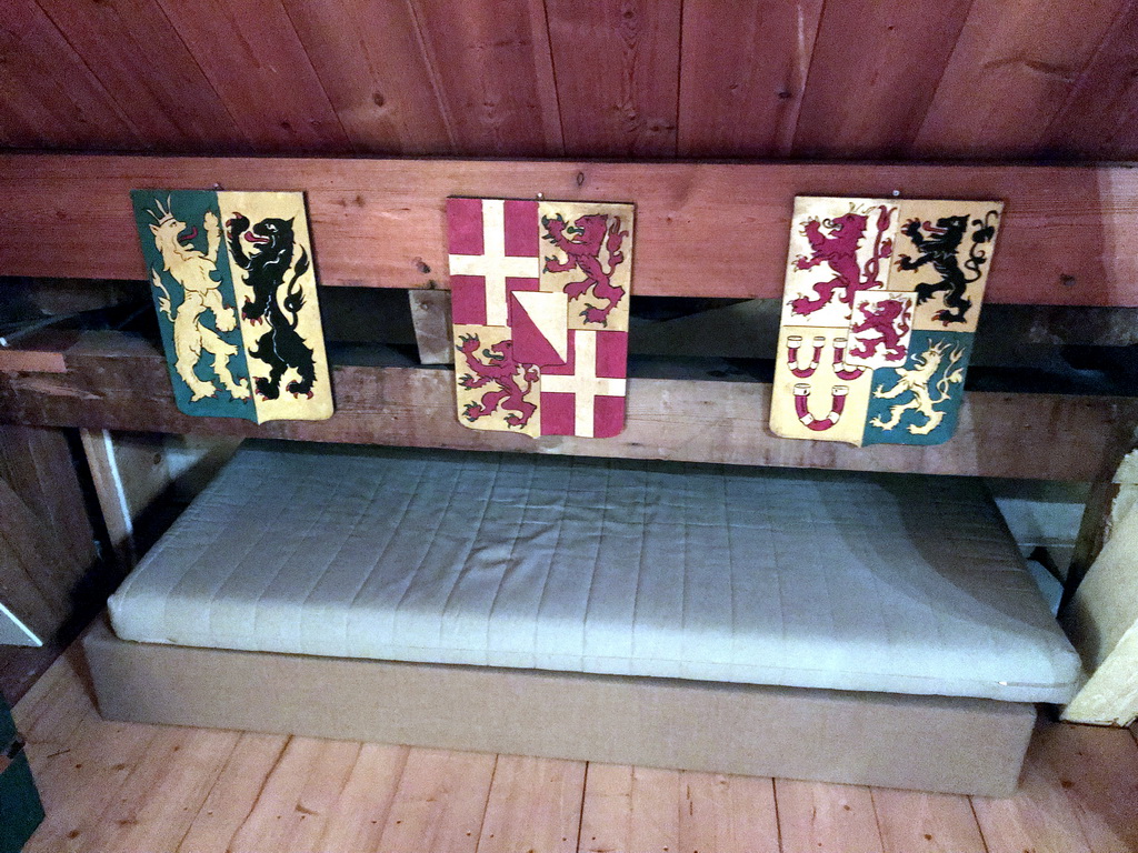 Bed and coats of arms in the Kwikstaartkamer room at the upper floor of Castle Sterkenburg