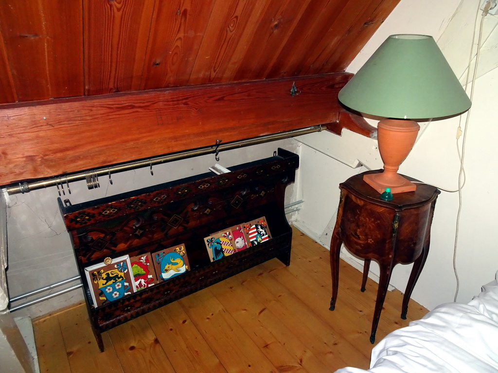 Coats of arms and cabinet in the Kwikstaartkamer room at the upper floor of Castle Sterkenburg