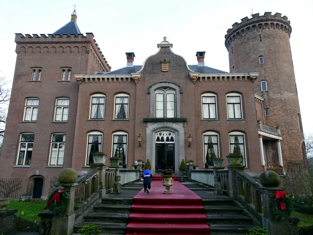 Max in front of Castle Sterkenburg