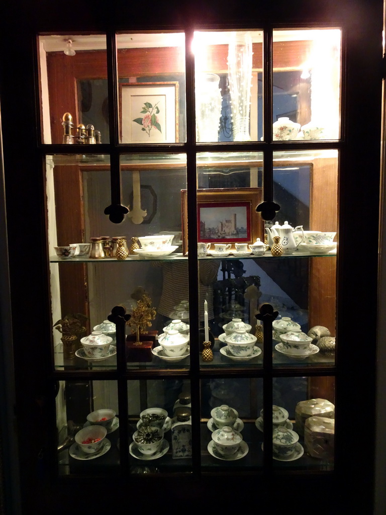 Cabinet with tableware in the Eetkamer room at the ground floor of Castle Sterkenburg