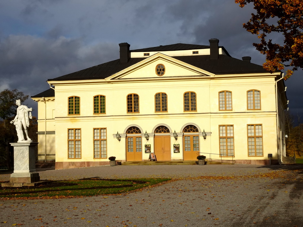 Statue and front of the Drottningholm Palace Theatre